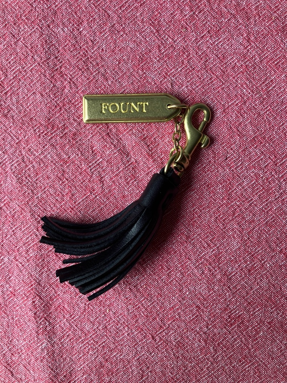 FOUNT Petite Tassel Charm